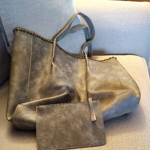 Chic Gray Leather Tote Bag with Vintage Appeal